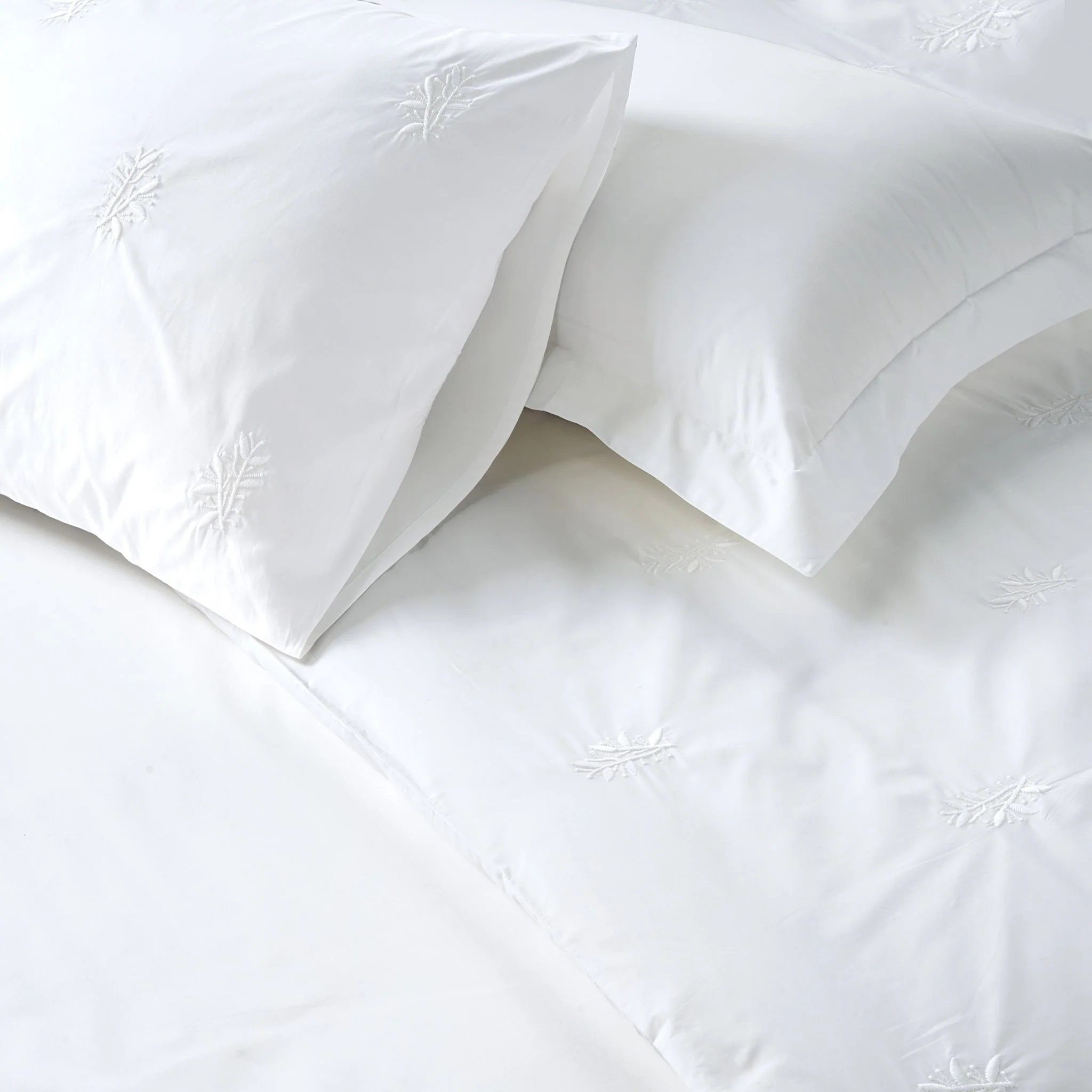 300 Thread Count White Royale Bedding Set - Image 3