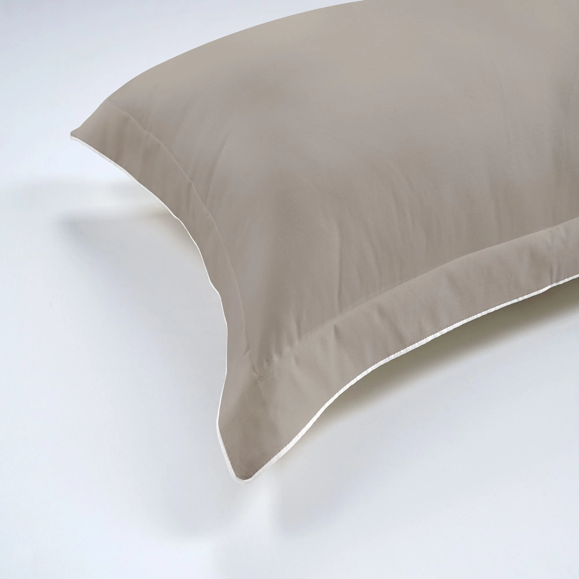 800 Thread Count Pair (2 Pillowcases) of Egyptian Cotton Duke of Bliss Lux Buttery Smooth Pillowcases - Simply Taupe with White Accent - Image 2
