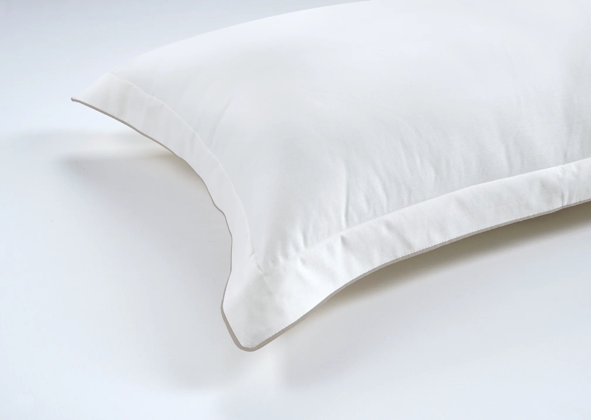 800 Thread Count Egyptian Cotton Duke of Bliss LUXE Bedding Set - Brilliant White with Simply Taupe Accent - Image 6
