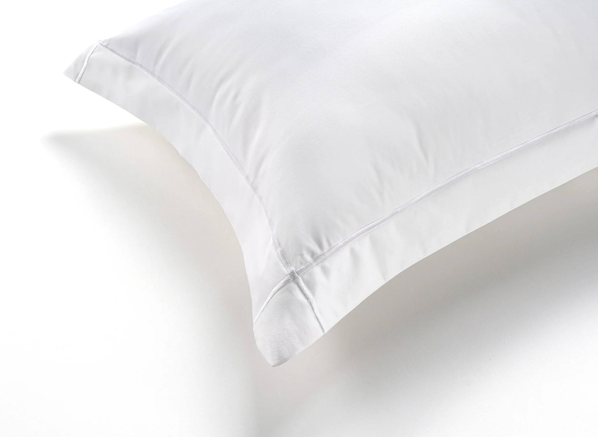800 Thread Count Pair (2 Pillowcases) of Egyptian Cotton Kensington Lux Buttery Smooth Pillowcases - White - Image 2