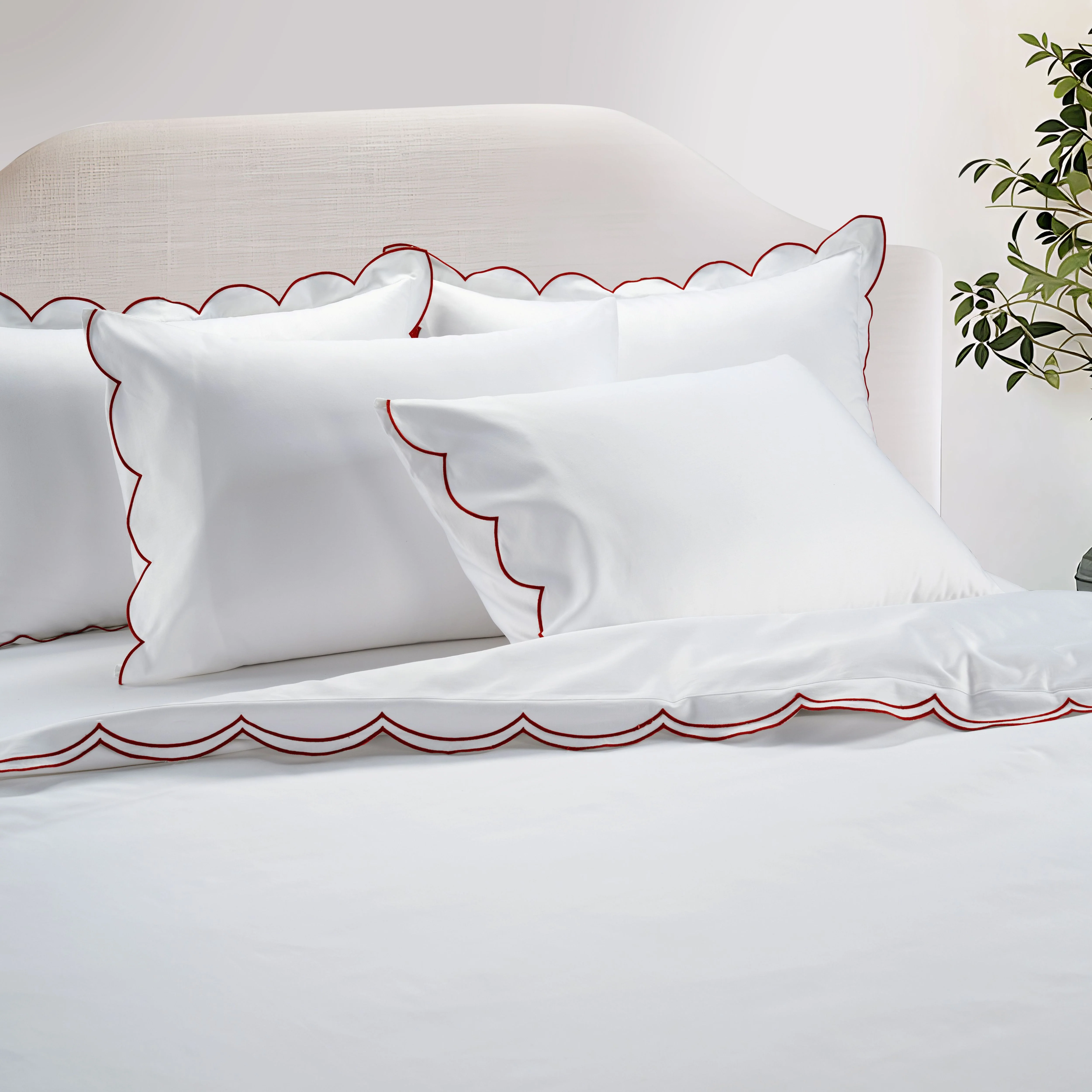 800 Thread Count Egyptian Cotton Sophie Bedding Set - Brilliant White and Dark Burgundy - Image 5