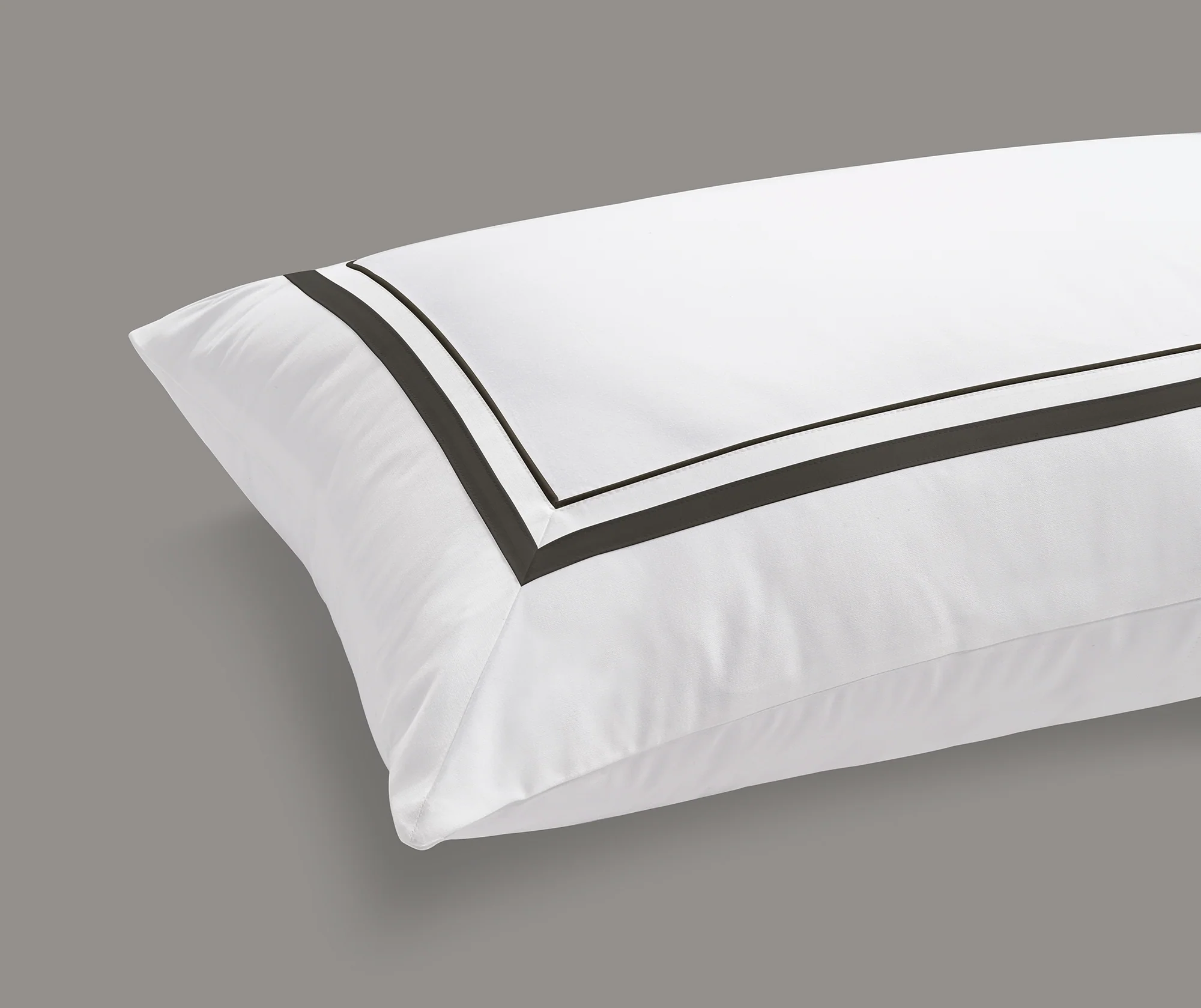 800 Thread Count Pair  (2 Pillowcases) of Egyptian Cotton Royalton Lux Buttery Smooth Pillowcases - Jet Black - Image 2
