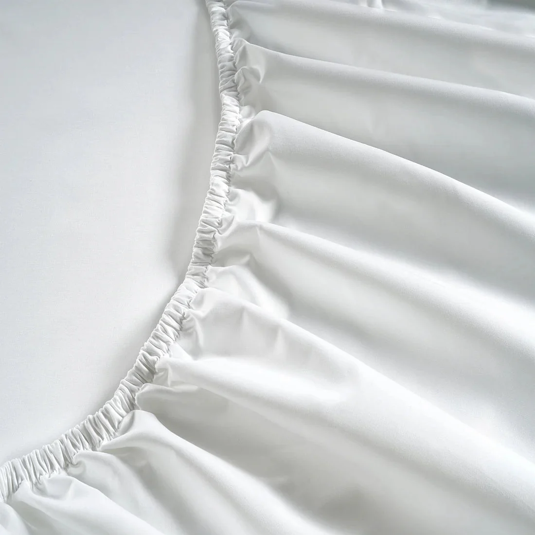 All Season Egyptian Giza Bedding Set - Navy & Brilliant White - Image 4